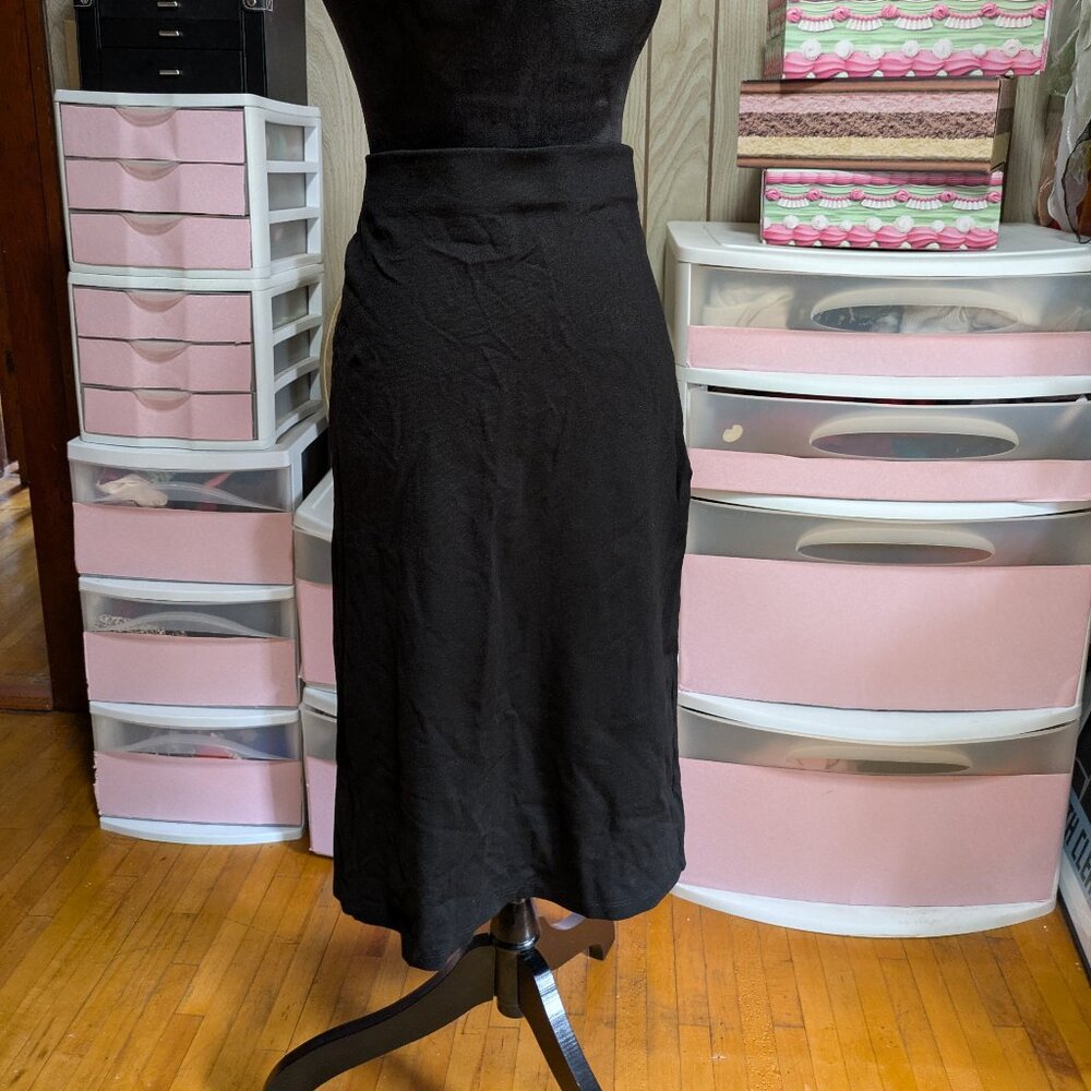 The Plain Black Plus Sized Stretch Pencil Skirt You Need!